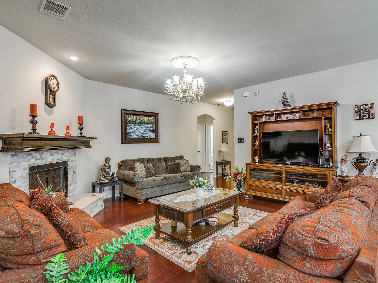 4 bed, 1620 sqft, $2,000 — Photo 4