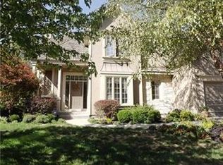5820 Trailridge Dr, Parkville, MO 64152