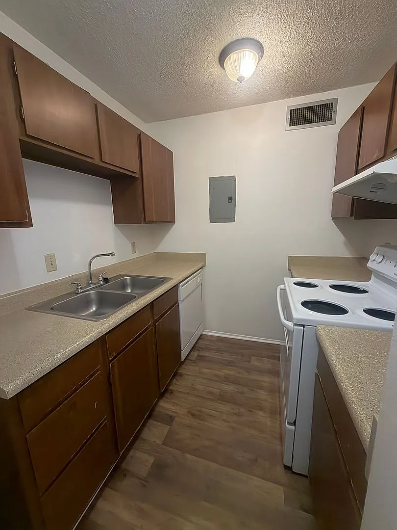 200 High Meadows Blvd — Photo 4