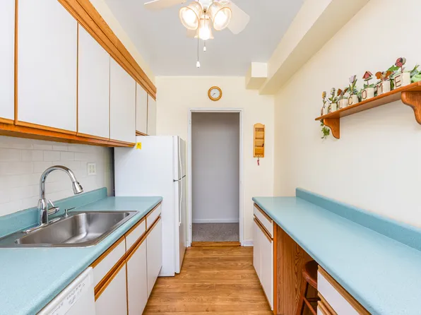 27-10 Parsons Boulevard image 8 of 11