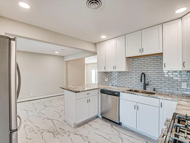 145 Somerset Ave — Photo 6