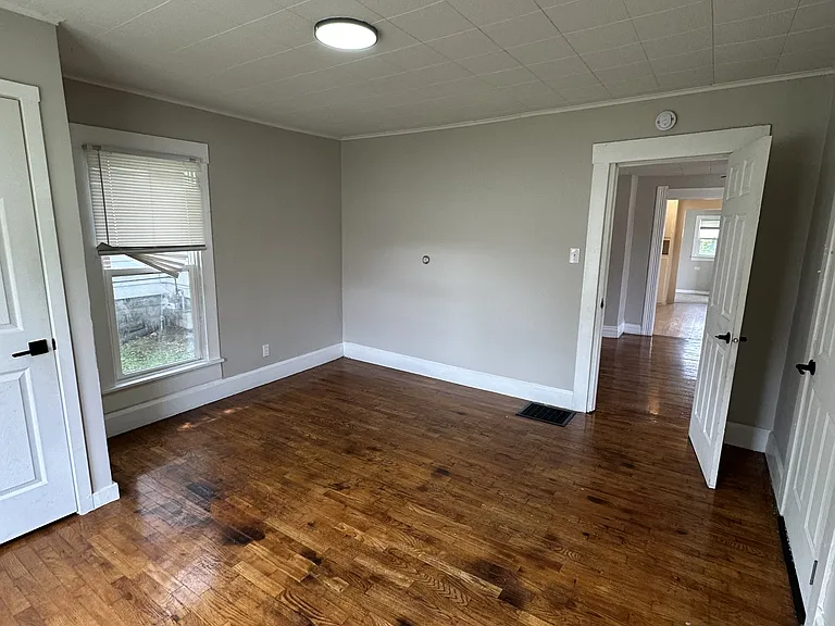 2703 S Walnut St — Photo 5