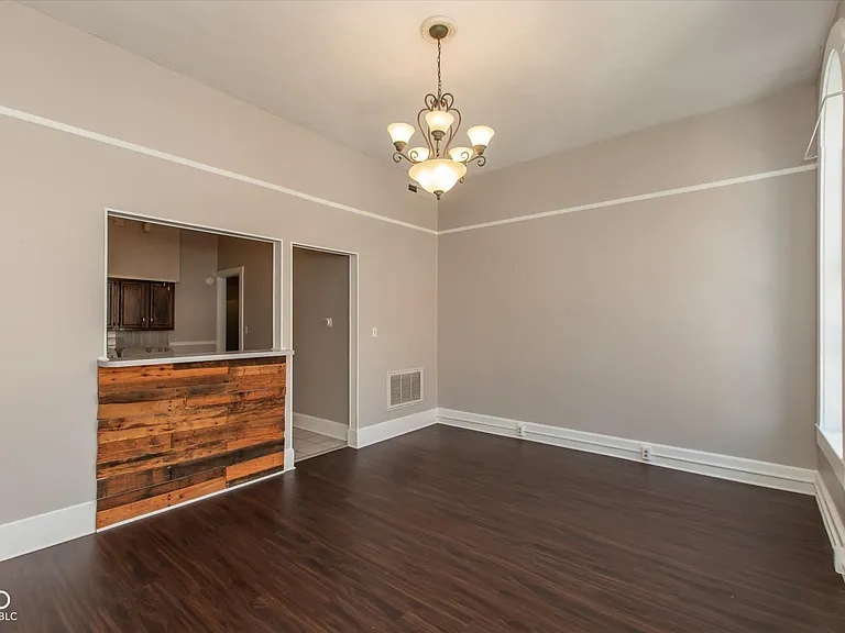 77 E Jefferson St — Photo 6
