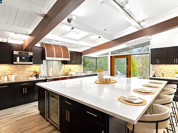 4th image of 8 Oak Arbor Rd