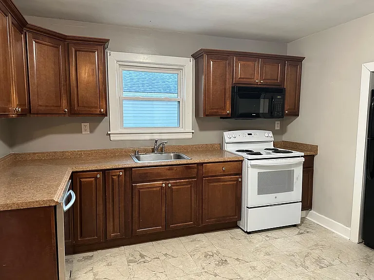 Kitchen with dishwasher