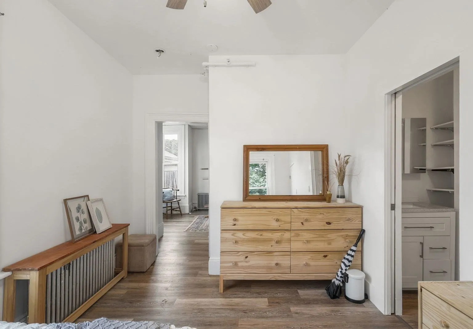 1 bed, 1.0 bath, 465 sqft, $2,350 — Photo 3
