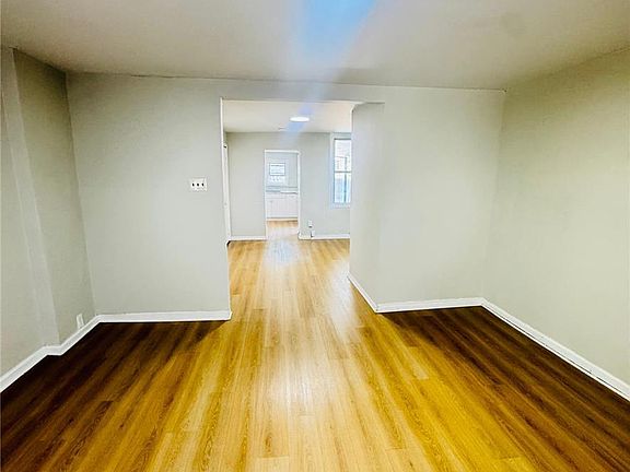 3rd image of 731 Chestnut St