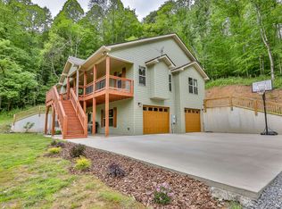 582 Parks Rd, Ellijay, GA 30540