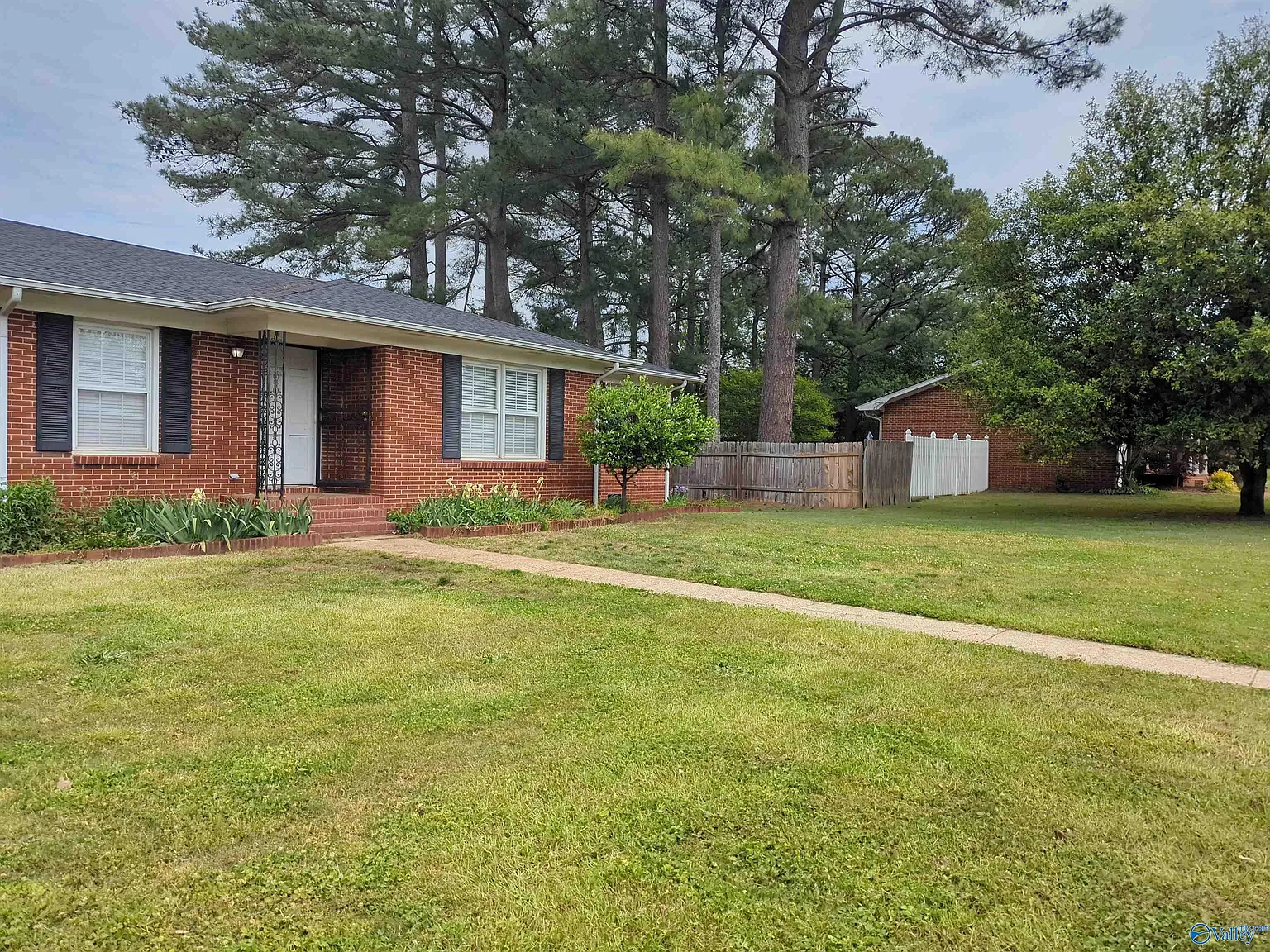 3 bed, 2.0 bath, 1995 sqft, $1,695 — Photo 1