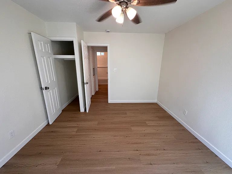 2844 Fairmount Ave — Photo 9