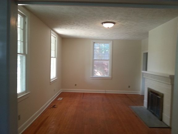 LIvingroom with Fireplace