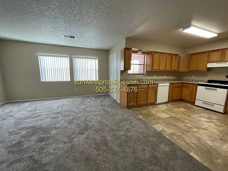 2203 N Tucker Ave — Photo 1
