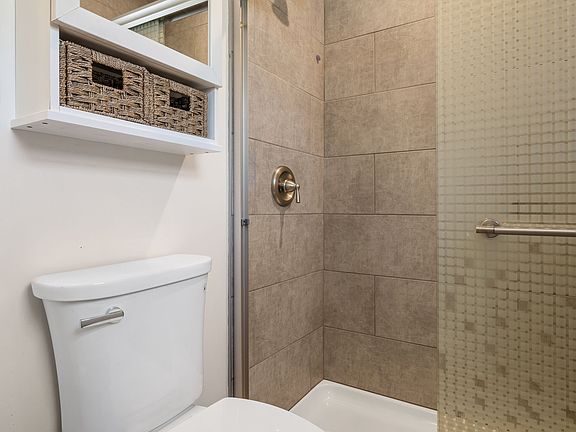 2nd image of 623 Sinclair St