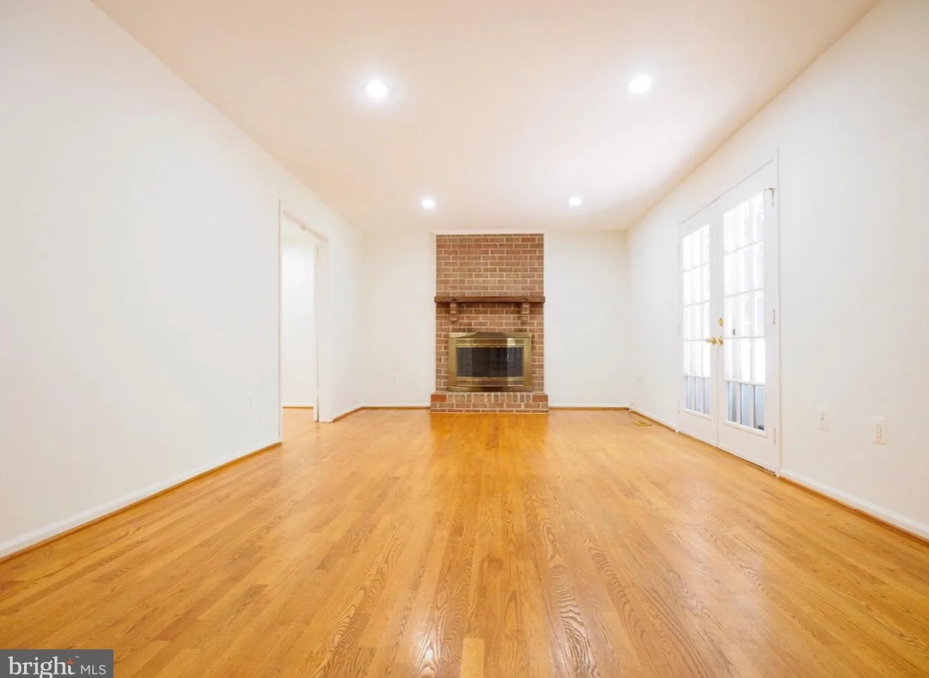 9614 Locust Hill Dr — Photo 2