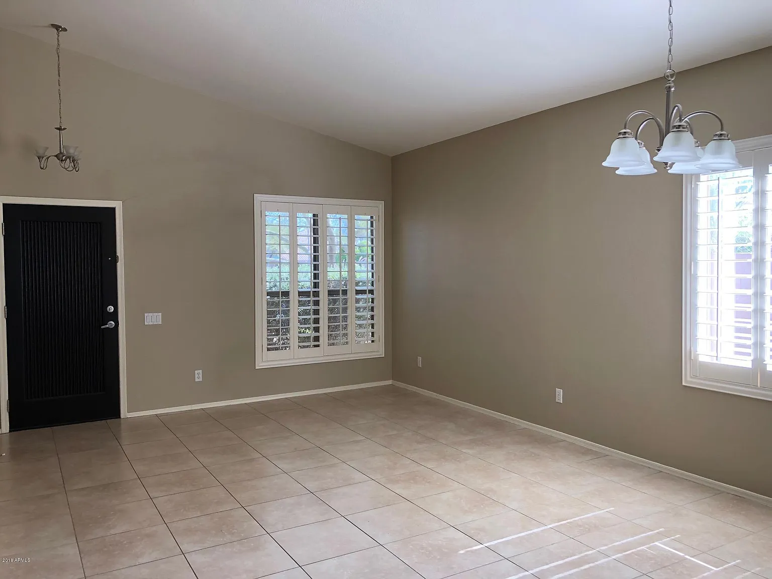 3 bed, 2.0 bath, 1736 sqft, $2,450 — Photo 2