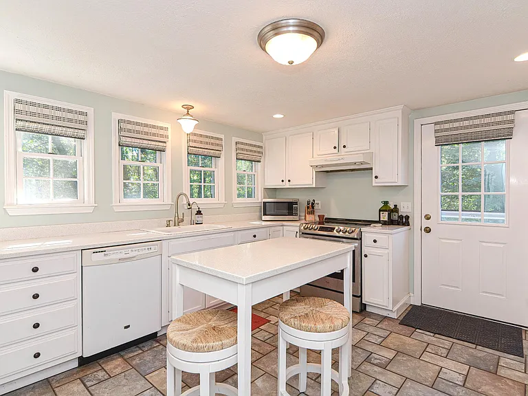 8 Donald Rd — Photo 8