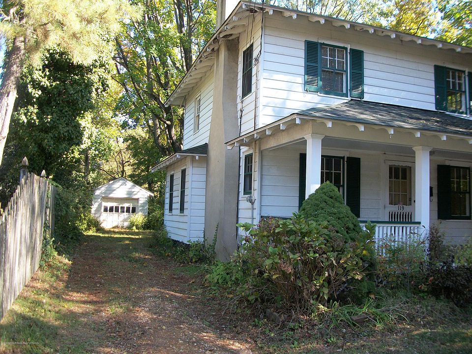 2nd image of 119 Lake Ave