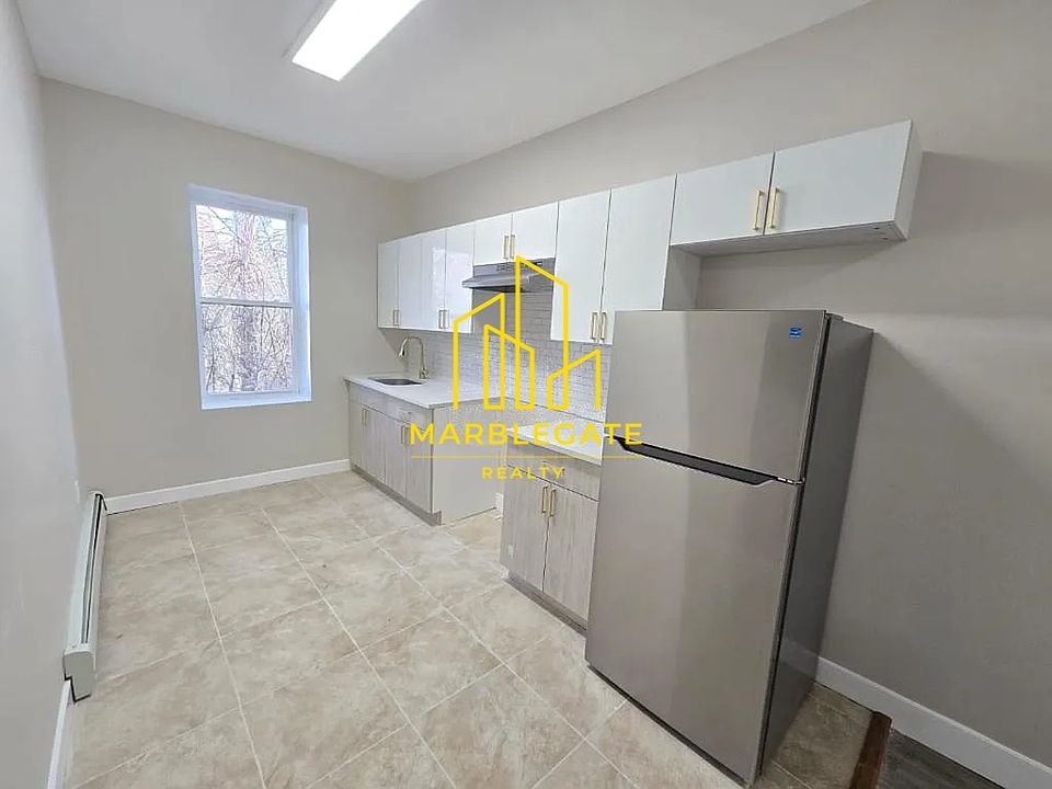 1st image of 856 S 16th St #11C