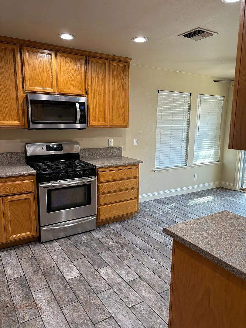 3 B/R 1 Ba House On Corner Lot In Marysville 1 Year Lease (Coming Soon) — Photo 3
