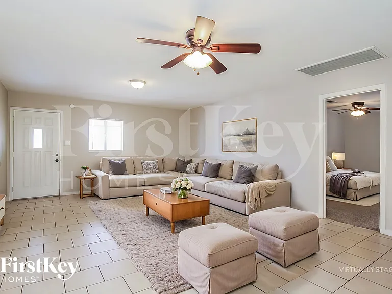 2907 E Michelle Dr — Photo 4