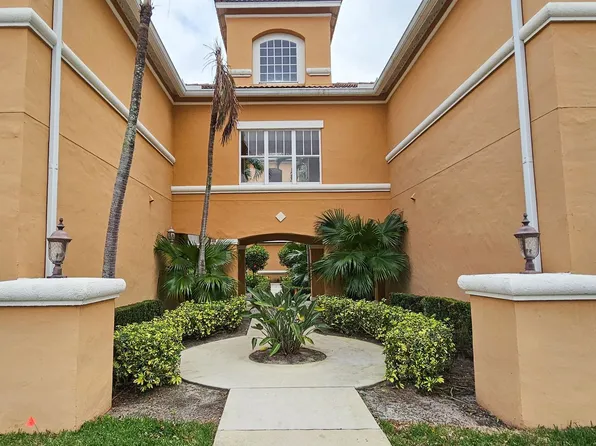 5035 Fairways Cir APT C207, Vero Beach, FL 32967