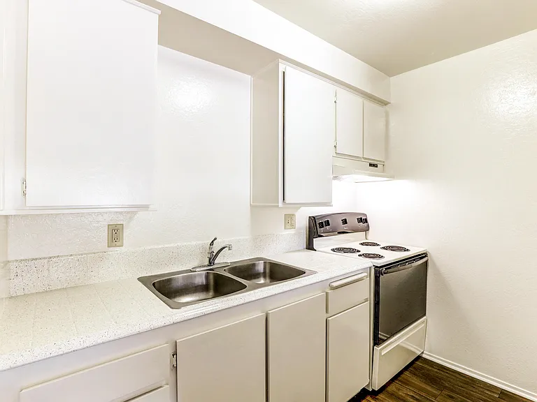 1575 Oak Apartment Homes — Photo 30