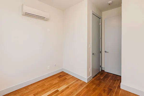 Rented by Nooklyn NYC LLC | media 17