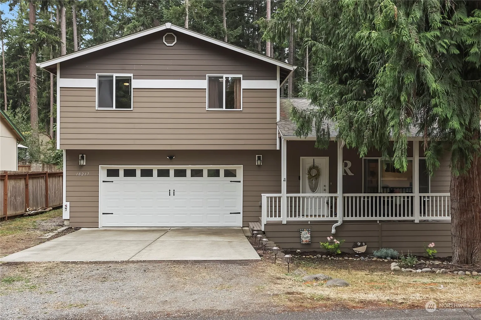 18217 Rampart Drive SE photo 1