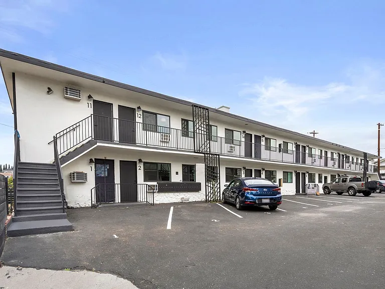 Echo Lake Apartments — Photo 5