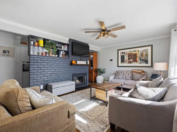 (undisclosed Address), Levittown, NY 11756