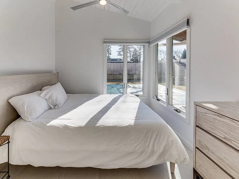 143 Soundview Dr — Photo 11