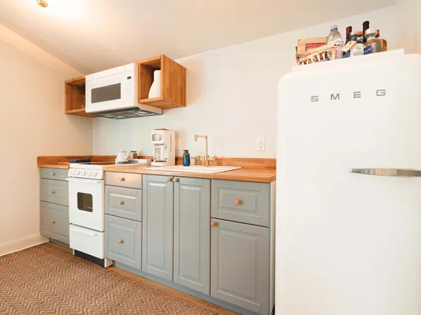 3 Walbach St, New Castle, NH