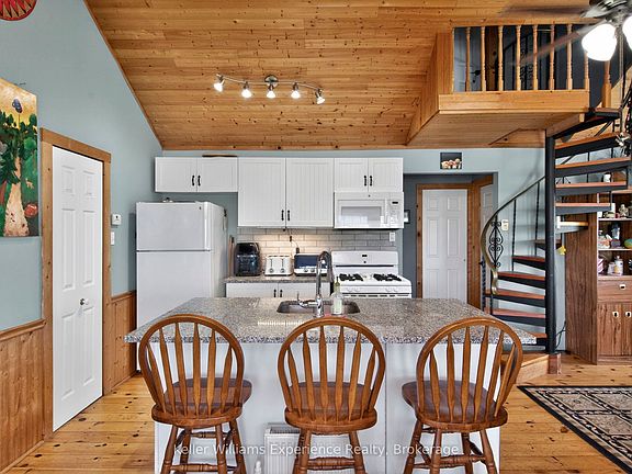 4th image of 111 Evergreen Ln