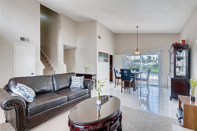 4 bed, 2.5 bath, 1747 sqft, $4,500 — Photo 2