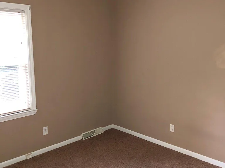 712 Edgegreen Dr — Photo 4