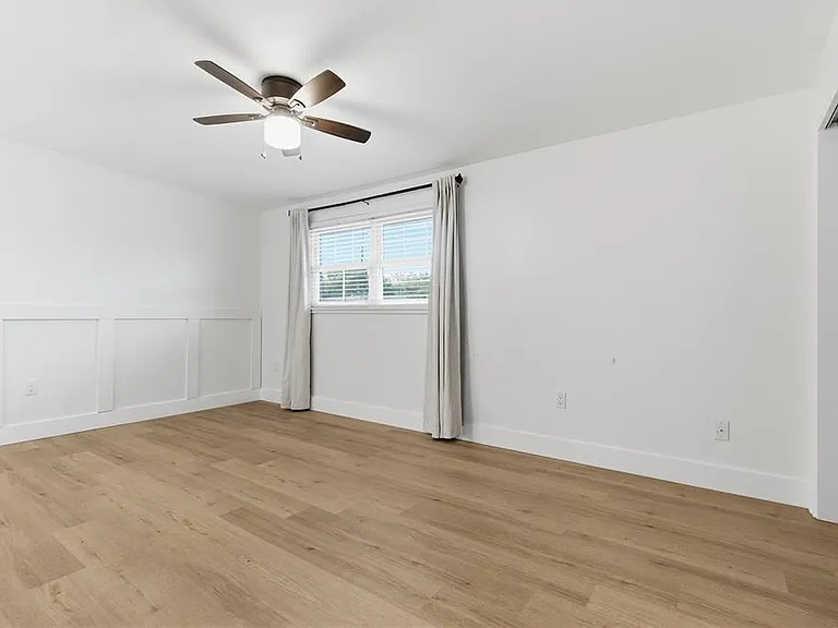 327 Sunny Ln — Photo 20