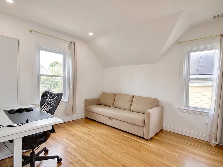 47 Lawrence St — Photo 8