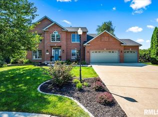 5802 W Woodbridge Pl, Peoria, IL 61615