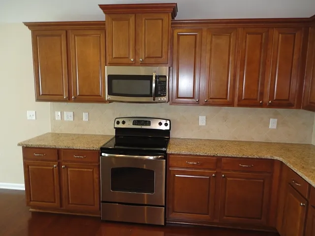 1924 Hinswood Cir — Photo 2