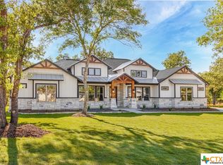 153 Crescent Rdg, Adkins, TX 78101