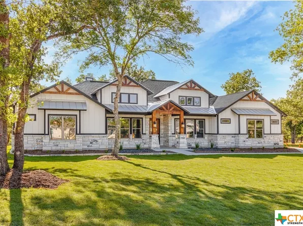 153 Crescent Rdg, Adkins, TX 78101