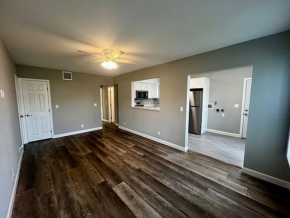 4th image of 3002 W Victory Blvd #3002