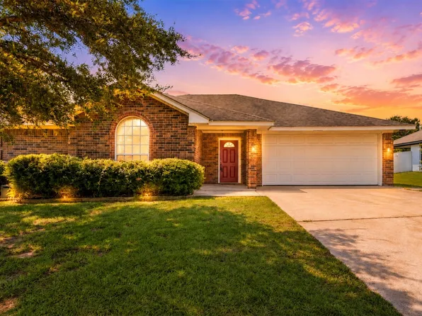 104 W Jade Dr, Hewitt, TX 76643
