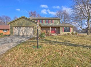 1706 Old Maple Ln, Savoy, IL 61874