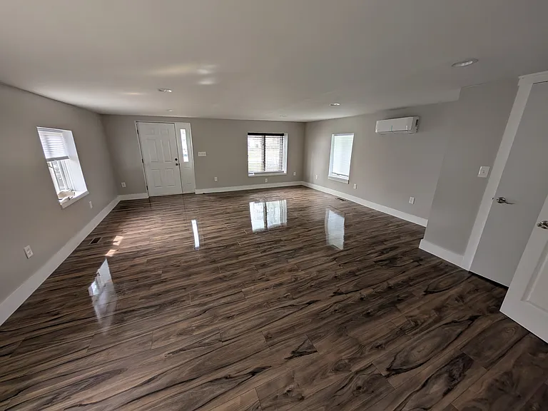 358 S Craig Ave — Photo 8