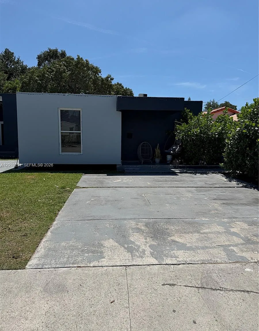 Woodside — Photo 1