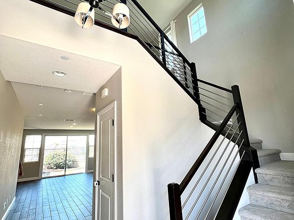 2nd image of 1337 Larkspur Dr
