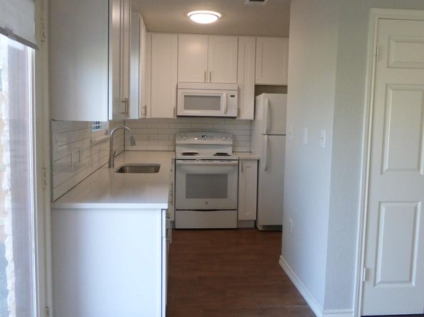 1107 Orange St, Lockhart, TX 78644