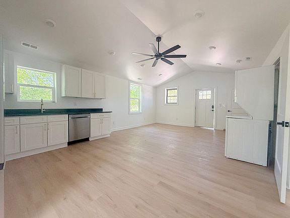 4th image of 2519 Cherry Rd