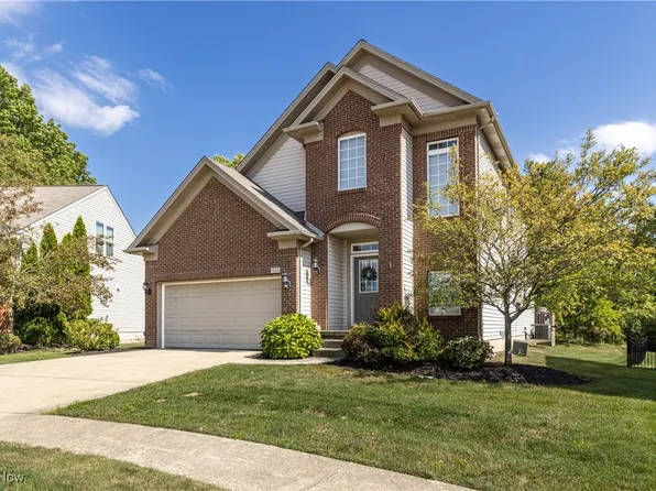 9088 Eldorado Trl, Strongsville, OH 44136